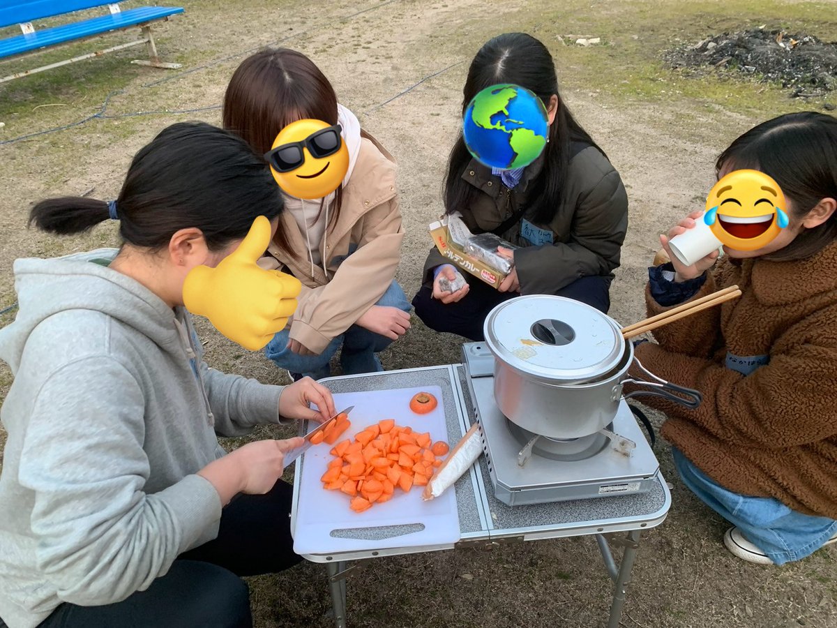 huTKB48's tweet photo. 弊部では他大学探検部との交流も活発で、共同活動もよくしております。
下の写真は今春休みに初めて行った、中四国探検連盟の総会です。互いの得意分野の料理をつくり、同じ釜をつつき合いました。また、部の活動方針ややり方の違いを知り、よい刺激になりました！
#春から広大 #広大07 #広島大学 https://t.co/ZbLzpjvziX