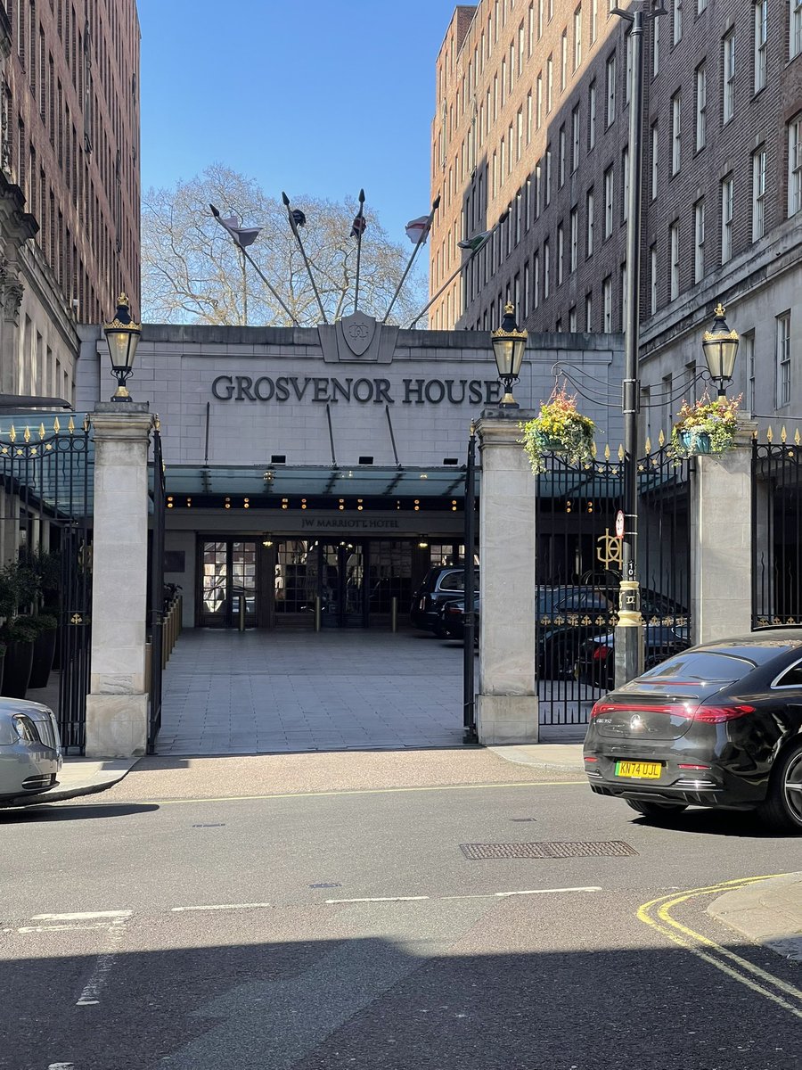 PoopsnoopEditor's tweet photo. Human Resources at The Grosvenor House Hotel https://t.co/8ZWGfEPsG7 @poppinsblack #snooper @JWMarriott #grosvenorhouse https://t.co/nAEDDpCROr