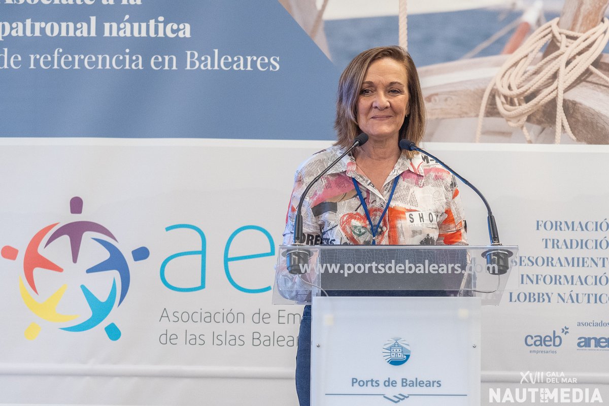 Durante la XVII Gala del Mar rendimos homenaje a Tomás Garrido, figura histórica de la náutica balear e impulsor de AENIB, que falleció estas pasadas navidades. Y quisimos agradecer el gran trabajo y dedicación de nuestra secretaria, Pilar Muel, quien se jubila próximamente.