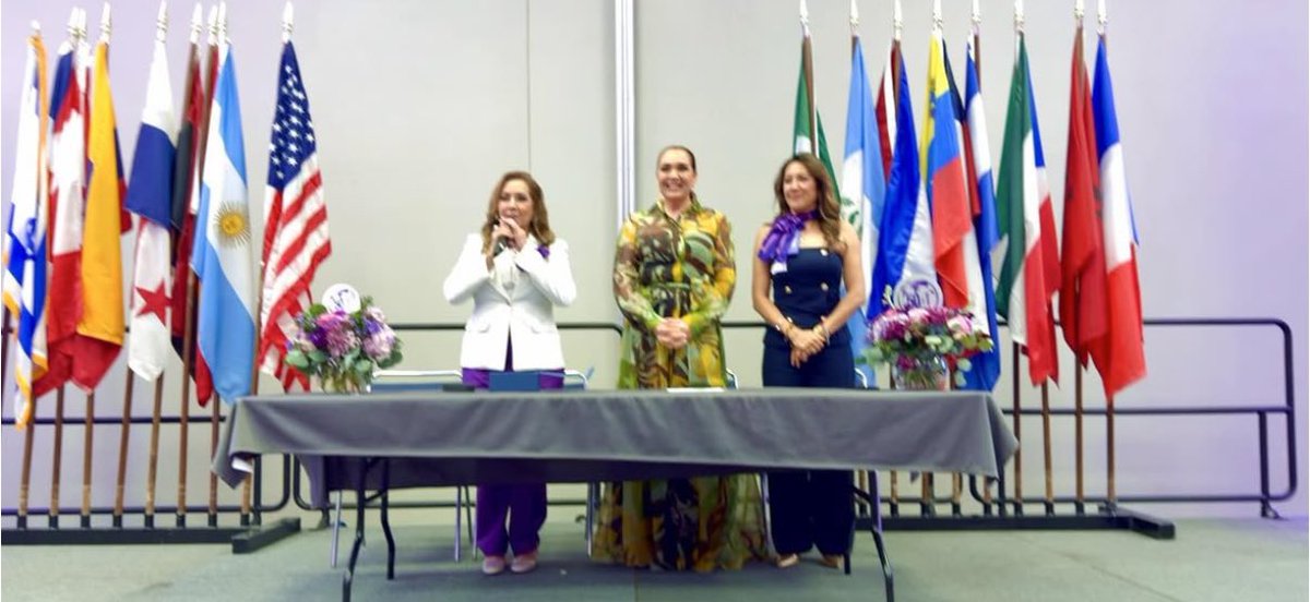 Maura_Arredondo's tweet photo. Que honor haber sido partícipe del reconocimiento a @AidaCuevas por sus 50 años de exitosa carrera artística #MujerQueInspira
@50mas1intl 
@nenaorantes 
@yadiraalarconm https://t.co/GpDRr8kYoe