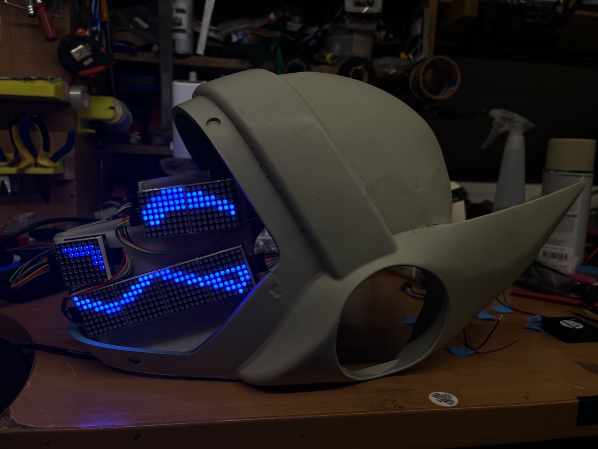 RaptorsDen's tweet image. Some may already know, we started to work on our first protogen prototype some months ago, although we had to order the visor since we don't have a vacuum forming machine, I can finally show some progress!
#protogen #workinprogress #furryfandom #fursuit