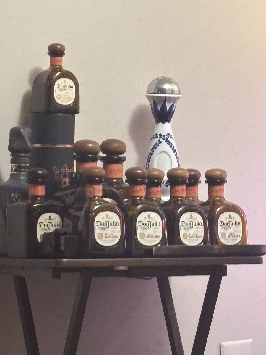 thelyfestylee's tweet photo. "i dont like liquor" they say💀💀💀 https://t.co/K7hj6qiW0C