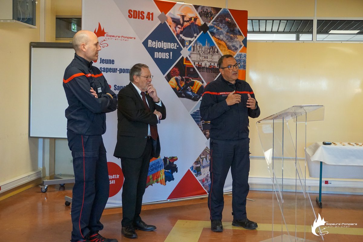 SDIS41's tweet image. Le 1er avril, la direction départementale du #SDIS41 a organisé son moment de convivialité à destination des personnels administratifs et techniques (PATS) et des #sapeurspompiers professionnels en service hors rang (SPP SHR).
