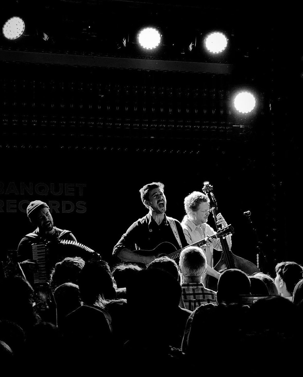 JaydenQPR's tweet photo. . @MumfordAndSons @BanquetRecords https://t.co/zWGwEuVf4o