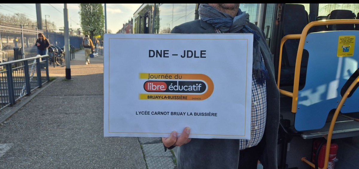 Éducation Numérique (@edu_num) on Twitter photo 🚉 C'est parti pour les équipes de la #DNE !
Direction la Journée du Libre Éducatif #JDLE
📍 #LycéeCarnot de #BruayLaBuissière !
"Pour un numérique responsable et durable"
Programme : …ibre-educatif.forge.apps.education.fr/programme/
En direct avec #VideoDiff : videodiff.phm.education.gouv.fr/live/jdle-hdf2…
#EduCommuns 🚉 C'est parti pour les équipes de la #DNE !
Direction la Journée du Libre Éducatif #JDLE
📍 #LycéeCarnot de #BruayLaBuissière !
"Pour un numérique responsable et durable"
Programme : …ibre-educatif.forge.apps.education.fr/programme/
En direct avec #VideoDiff : videodiff.phm.education.gouv.fr/live/jdle-hdf2…
#EduCommuns