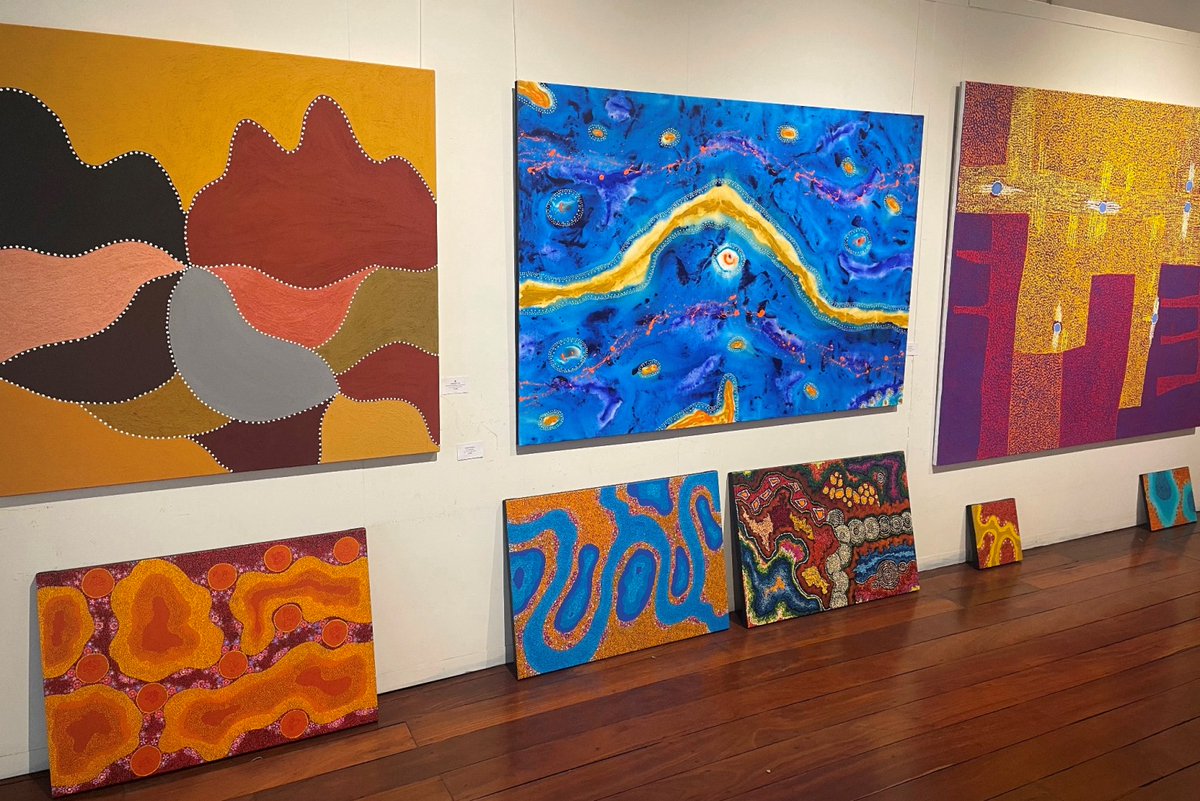 Taking a wander around the ground floor gallery at Japingka in Fremantle – hours Mon/Fri 10-5, Sat/Sun 12-5 japingkaaboriginalart.com/artwork/ #contemporaryart #AboriginalArt #JapingkaGallery #indigenous