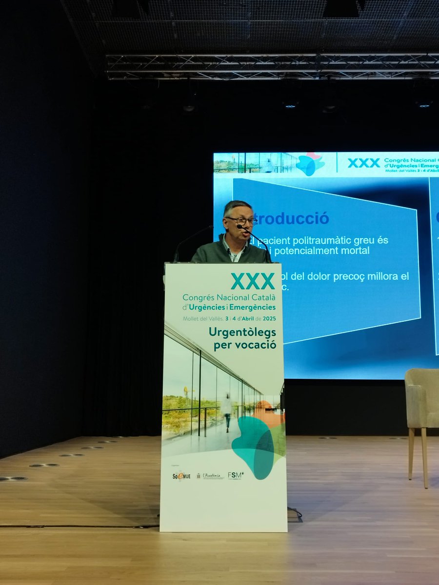 #EstàPassant | Comencem la segona jornada al XXX Congrés Nacional Català d’Urgències i Emergències, organitzat per la <a href="/SoCMUE/">SoCMUE</a>.

📸 A la foto, en Víctor Duran a la comunicació oral “Pacients politraumàtics greus: tractem el dolor dels pacients d’acord amb l’evidència? Arriben a