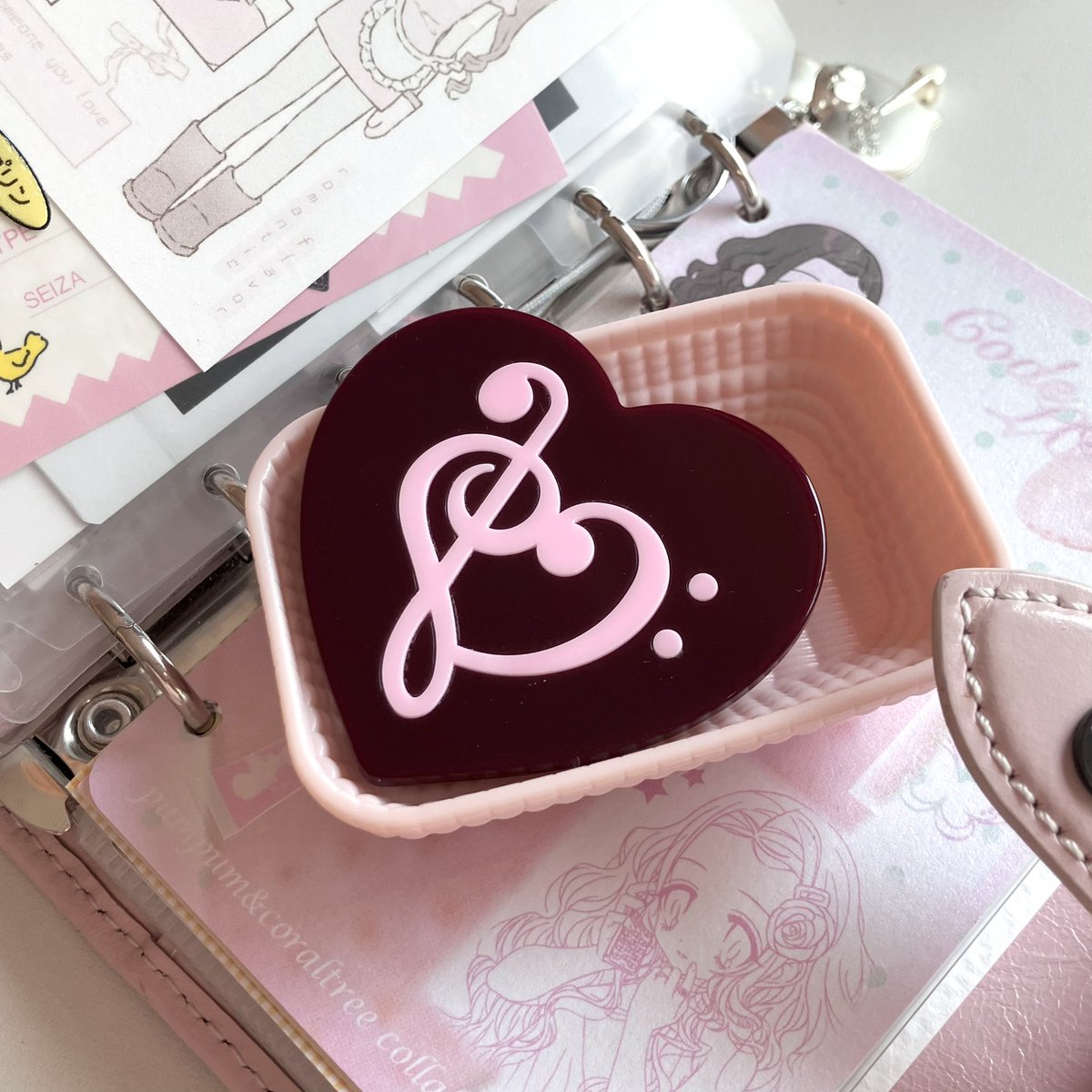 #RT ♡ 

행복한 날을 맞이해서🎵 알티 추첨 두 분께 원하시는 그립톡을 보내 드려요!