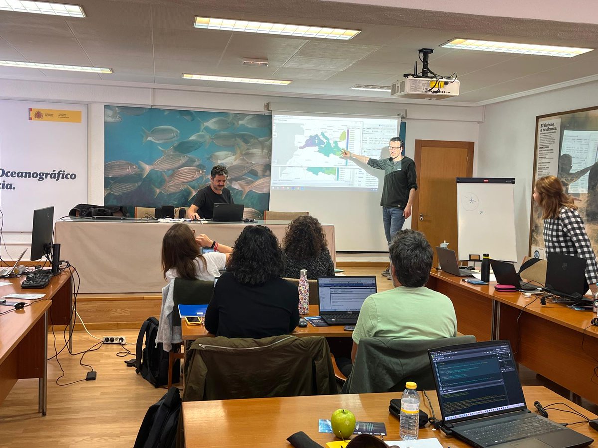 IEO_Santander's tweet image. Los investigadores del @IEO_Santander José Rodríguez y Augusto Rodríguez imparten en @ieo_murcia la 2ª edición del Curso "Programación en R aplicada a la ecología pesquera", un curso de especialización en Ciencia y Tecnología.
#programacionenR