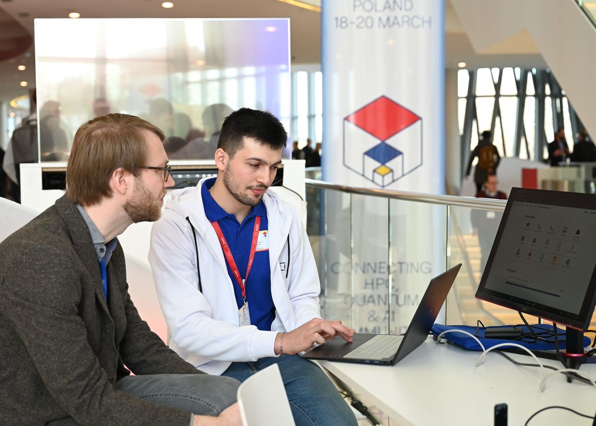 EuroHPC_JU's tweet image. 🌍 #HPCAmbassadors at EuroHPC Summit! 💻⚡
This year 26 @EUMaster4HPC students brought their enthusiasm to ensure the event ran smoothly, welcoming guests, assisting with inquiries & energising the #DemoLab! The programme is currently recruiting eumaster4hpc.eu/application/
📸👇