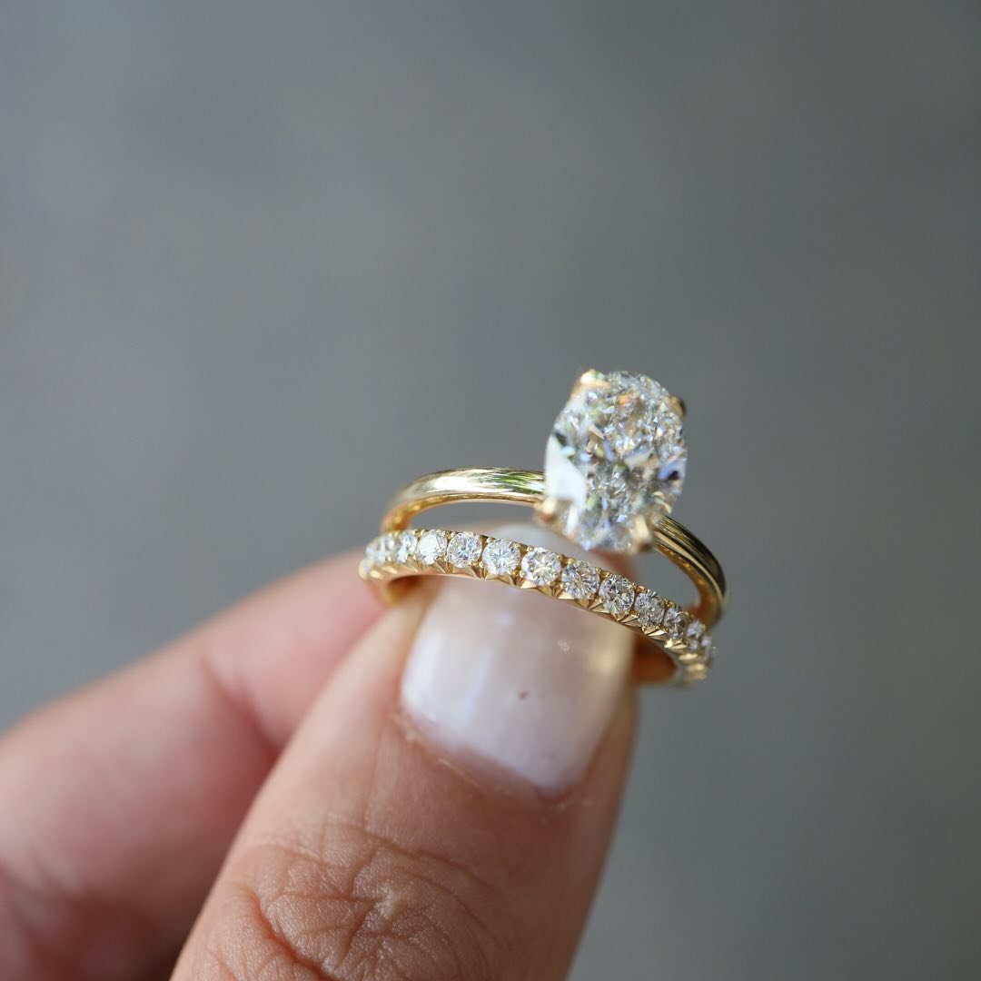 Harmonyjewelsld's tweet photo. Spoiler alert: They all look amazing
Swipe to see the magic of a 2ct Oval Solitaire effortlessly pairing with three different (and stunning) wedding bands… final slide reveals all!
Save this for later! ❤️
#manifestingengagement #ovaldiamond #ovaldiamondring #diamondbridalset #diamondweddingband #engagementringgoals #londonjewelers #hattongardenjeweller #labdiamond
