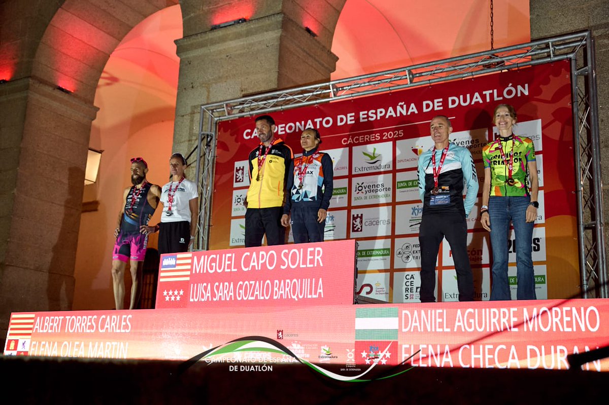 Este domingo estaremos en <a href="/mediodemadrid/">Movistar Madrid Medio Maratón</a> pero hay que felicitar a nuestros duatletas <a href="/2014loloatleta/">mgarcia</a> nuestro Lolo, en el Cto España Sprint por equipos en Albacete, y Elena Checa que se ha llevado la medalla 🥉Máster 50 en el Cto España Sprint en Cáceres. Vaya cracks