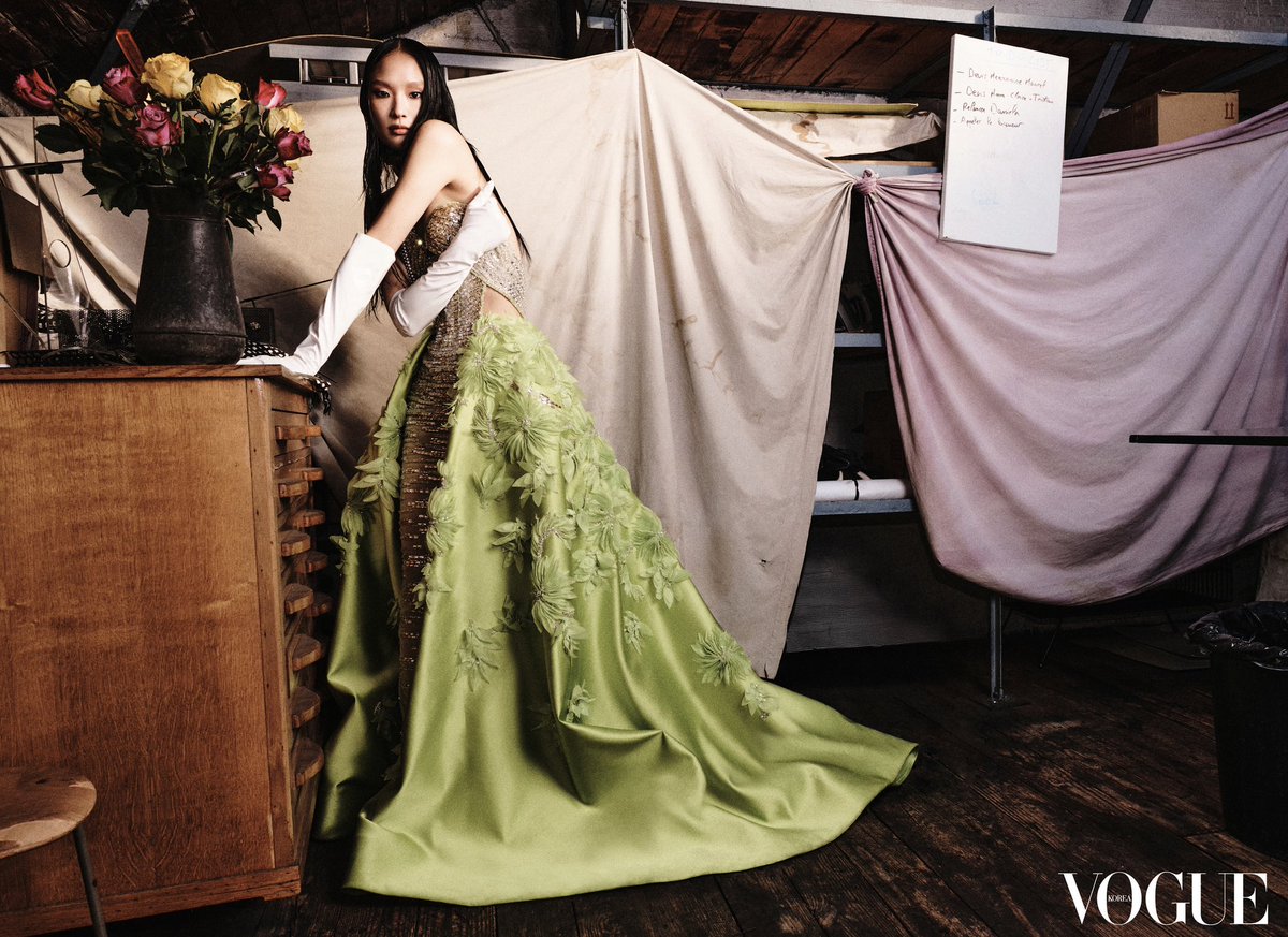 The latest feature in <a href="/VogueKorea/">VOGUE KOREA</a> . A dazzling lime green gown with its fully beaded fitted silhouette from the SS 2025 Couture Collection.

Art director Leonie Snzki

#TonyWardCouture #VogueKorea