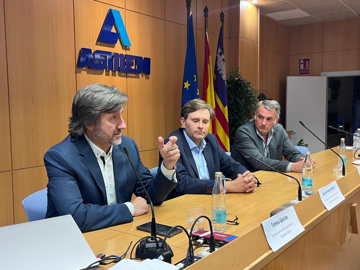 El president de la #FELIB, Jaume Ferriol, ha assistit al Roadshow AEDIVE Huawei 2025 organitzat per #ASINEM, en el qual s'ha debatut sobre les bateries de liti. Ferriol ha participat en una de les dues taules rodones, dedicada a l'impacte en la societat.