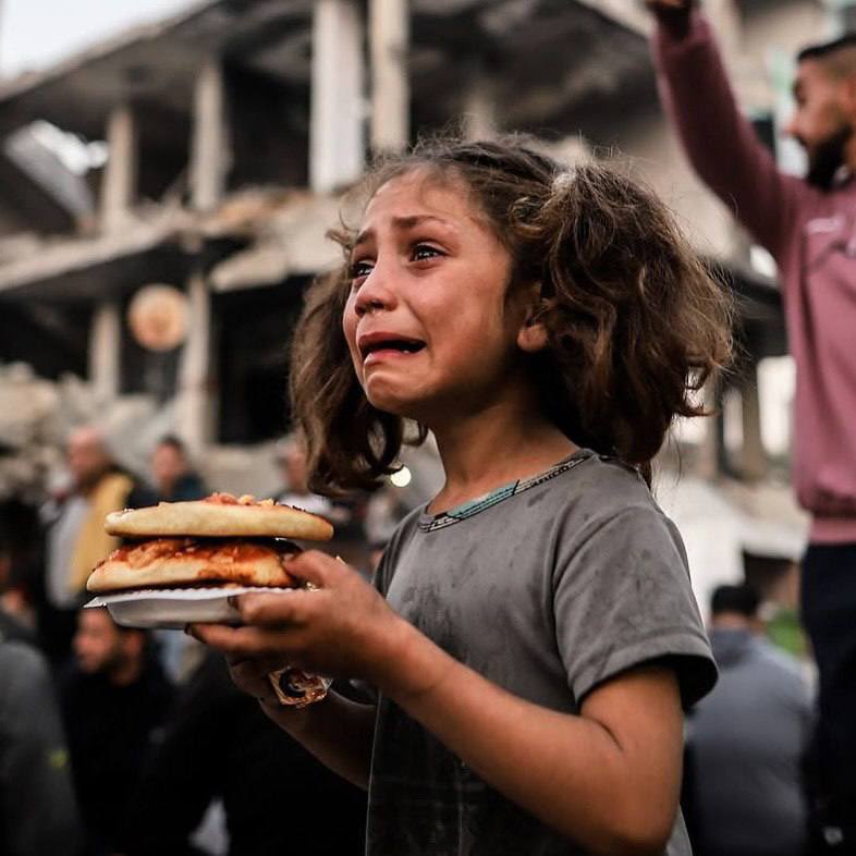 Mazlumun dünyasında kıyamet koparken; Zalime, yatağında rahat verme Allah’ım...
#NoFlourinGaza