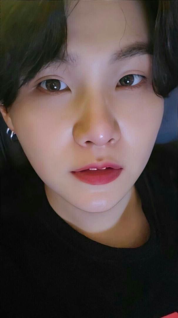 Suga Yoongi (@suga_privately1) on Twitter photo Love you all fans ❤ 😘 Love you all fans ❤ 😘
