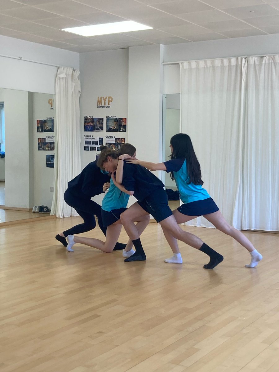 NAISDublin's tweet image. We recently had the pleasure of welcoming Juilliard specialist Hilary Easton! 💃🎭
Hilary shared her expertise in dance and drama through masterclasses and workshops with both students and teachers, bringing fresh creativity and energy to our performing arts programme.👏✨