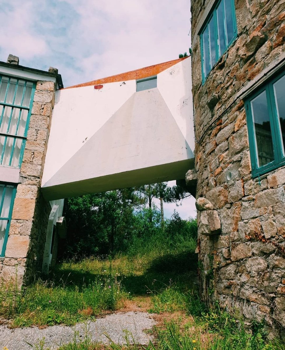 nataliaferviu's tweet photo. ✊🏻 No al cierre de la fábrica de #Sargadelos en #Cervo Mucho flipamos con la Bauhaus y luego tenemos esta maravilla aquí y la vamos a dejar morir? ¡NO! https://t.co/MrA9UCyNhF