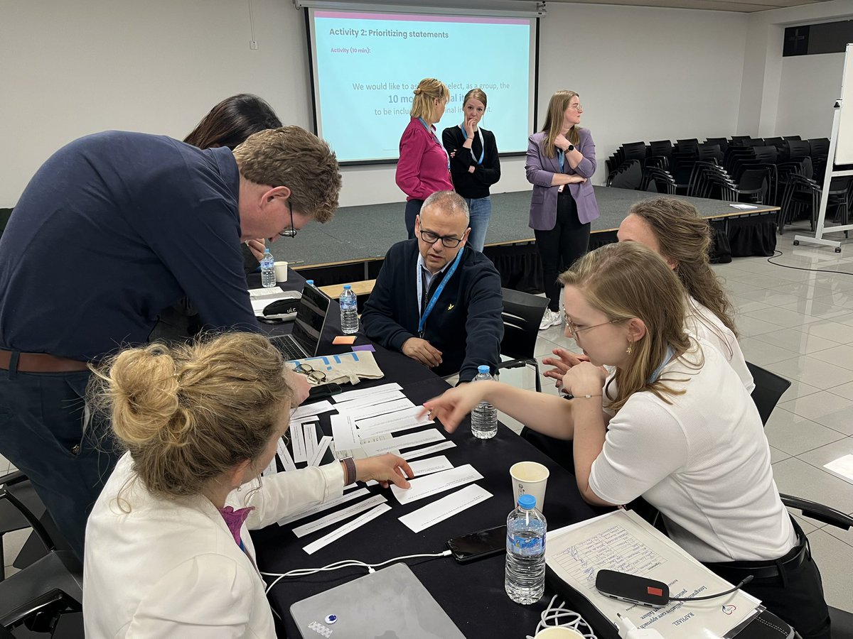 Slcyecostem's tweet photo. 🔵 WP3: Consesus Meeting 🔵

@UICBarcelona #Raphael https://t.co/oZYmuSen0v