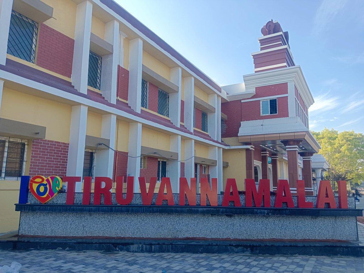 DRMTPJ's tweet photo. 🛕Capture your journey, cherish the heritage!
🚂Selfie Point at #Tiruvannamalai Railway Station of #TiruchchirappalliDivision – A proud step under the #AmritBharatStationScheme
Frame the moment , feel the tradition.
#SRInfraUpdates https://t.co/jHpCFOdw7X