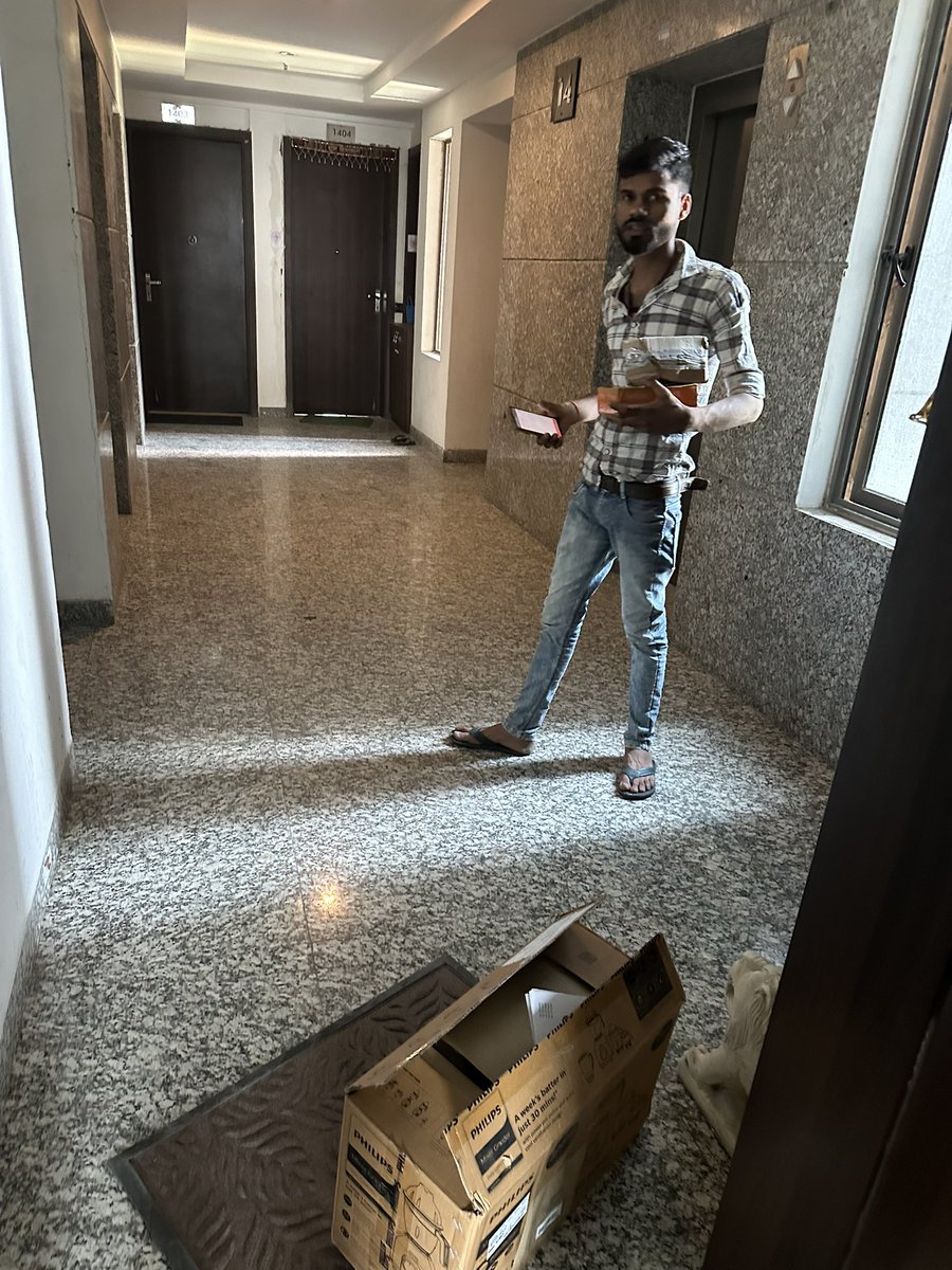PiyushP37524539's tweet photo. @amazonIN @AmazonHelp @amazon @amazonIN your delivery guy refuses to pick a return.. and your customer service expects me to keep waiting.. until one of them turns up to be a saint and pick it up.. @AmazonHelp @amazon  #banamazon https://t.co/dCG9J1ws6H