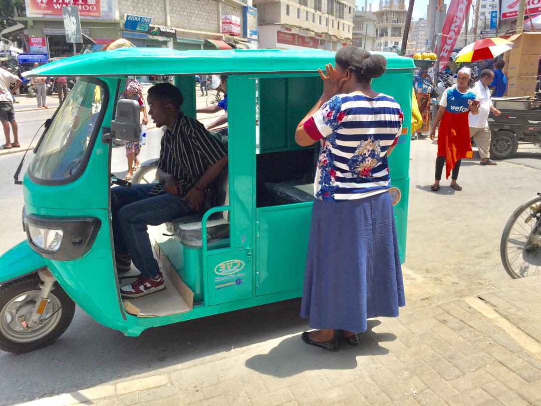 khalidkr16's tweet photo. @kalage_jr BUD Electric Car
 
Bajaji inayotumia umeme pamoja na mafuta ni 10.3
 
kwa Bajaji ya umeme tu ni 9.7

ukinunua kuanzia Bajaj mbili pia bei inapungua(discount) ipo.

 *Bei kwa AGENTS:* 
Bajaj ya umeme na mafuta ni 9.6
Bajaj ya umeme tu ni 8.6
 watsap : 0710903002 https://t.co/7nHMABwzKQ