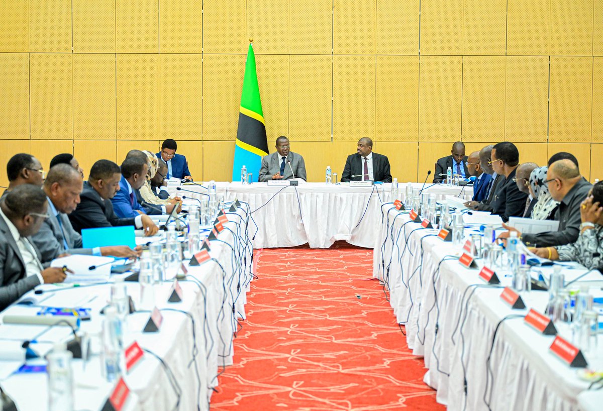 📍IKULU,Dar es Salaam

Makamu wa Rais wa Jamhuri ya Muungano wa Tanzania Mhe. Dkt. Philip Mpango ameongoza Kikao cha 15 chaKamati ya Pamoja ya Serikali ya Jamhuri ya Muungano wa Tanzania (SJMT) na Serikali ya Mapinduzi ya Zanzibar (SMZ) ya kushughulikia Masuala ya Muungano
