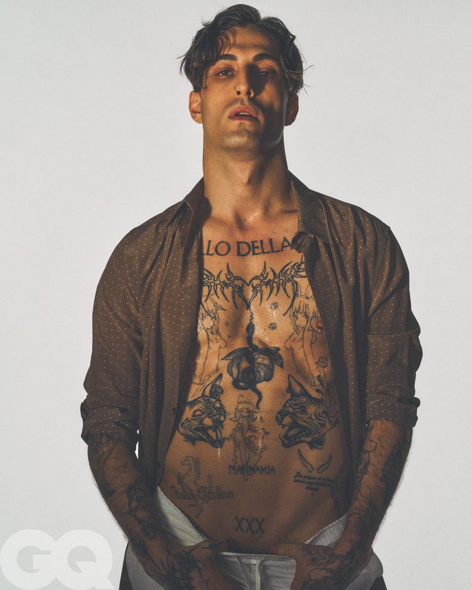 youngpeople_off's tweet image. Damiano David se lance en solo ! Après l’ascension fulgurante de #Måneskin, il dévoile « Funny Little Fears », son premier album. Nouveau style, nouvelle ère : le rockeur italien troque le cuir pour l’élégance, mais garde son audace. 🔥
#Eurovision