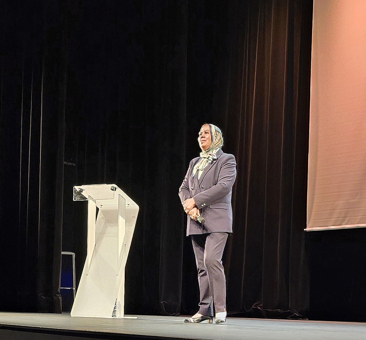 Un honneur et un privilège pour les élèves de terminale du lycée Gaston Fébus à Orthez et pour nous adultes d'assister à la conférence de Madame Latifa Ibn Ziaten <a href="/LatifaIbnZ/">Latifa Ibn Ziaten</a> Présidente de l'association IMAD pour la Jeunesse et la Paix. Un immense merci à cette femme courageuse.