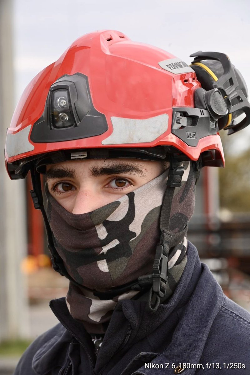 SoldatsdufeuMag's tweet image. 🔥 HÉROS DU QUOTIDIEN 🔥

Chez SOLDATS DU FEU, nous mettons en lumière ces hommes et femmes d’exception qui, chaque jour, risquent leur vie pour sauver la nôtre à travers cette série de portraits. 🚒💪

#insarag #uiisc1 #sdis18 #cyno #sécuritécivile #pompiers #militaires