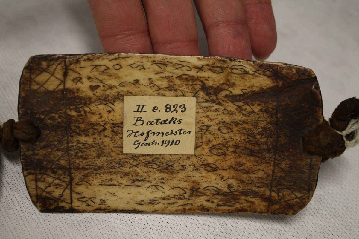 How did so many objects from Indonesia end up in the collections of museums in Lower Saxony? Roberta Zollo, alumna of our Grad School, is part of a team trying to find the answer. ‘We need to revise our understanding of German colonial history,’ she says
uhh.de/csmc-zollo
