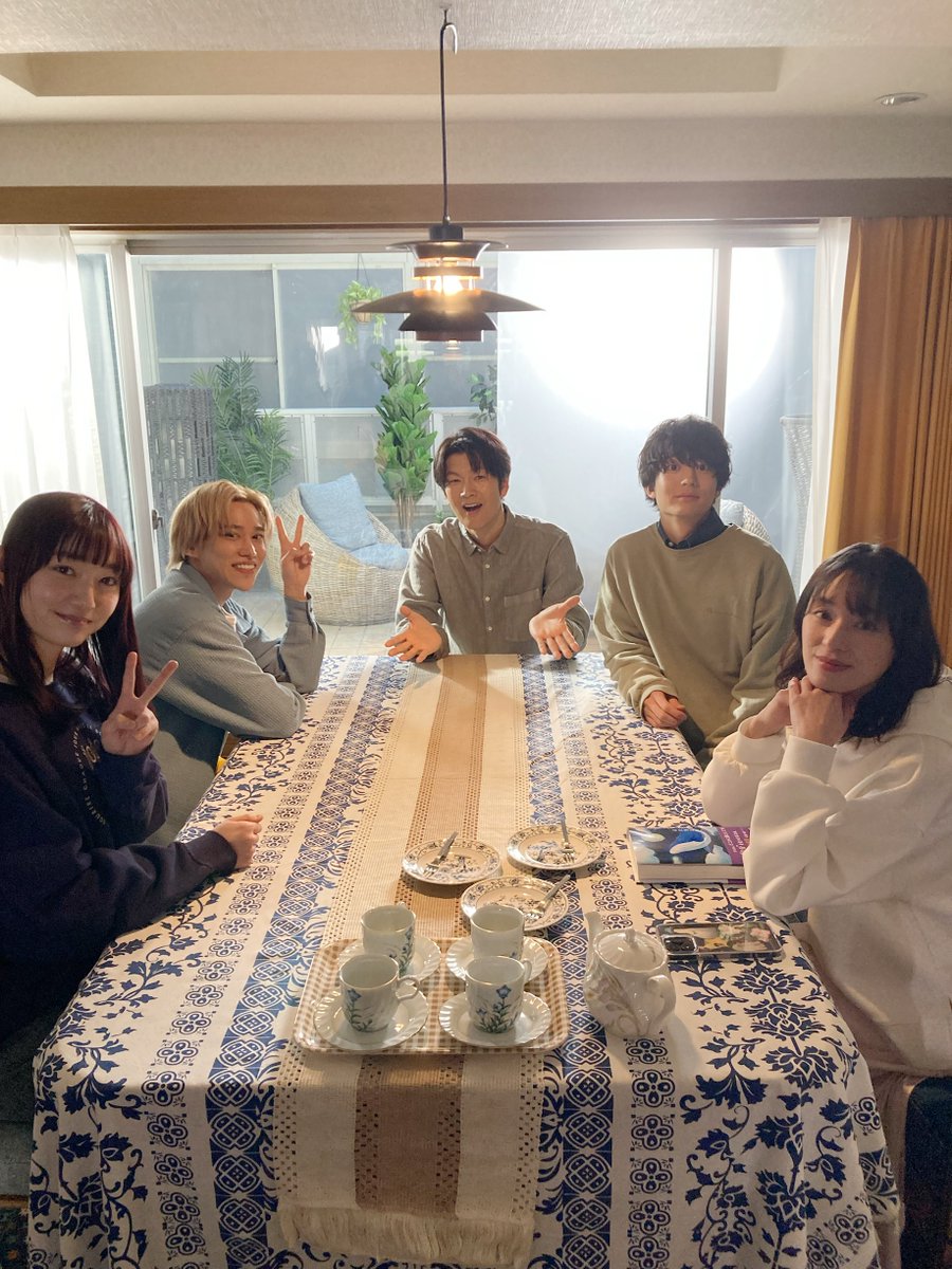 kanosore_ytv's tweet photo. ┈┈˖⋆＊𝙾𝚏𝚏 𝚂𝚑𝚘𝚝＊ ⋆˖ ┈┈

伊麻家に仲間入りした
氷雨💚と初の５Shot📸

＊⋆˖┈┈┈＊⋆˖⋆＊┈┈┈˖⋆＊

#彼女がそれも愛と呼ぶなら 🕊️
#かのそれ
#栗山千明 #伊藤健太郎 #千賀健永 #丸山智己 #小宮山莉渚

📺第１話はTVerにて配信中💫
🔗https://t.co/zFzz4riylJ https://t.co/vaLBBq9rrZ