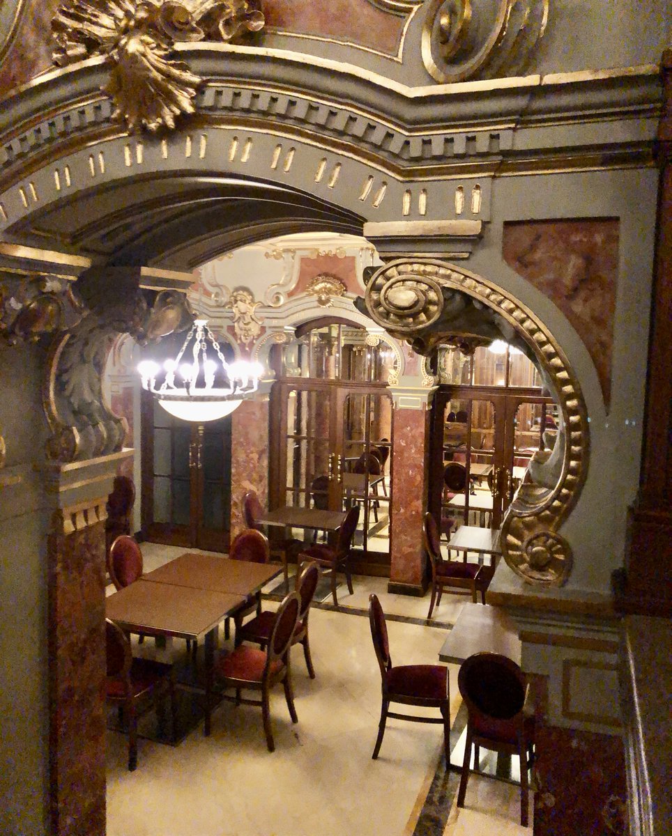 AlbertoArcosWeb's tweet photo. El Café Nueva York de #Budapest es una maravilla……. https://t.co/SHt4BifmsP
