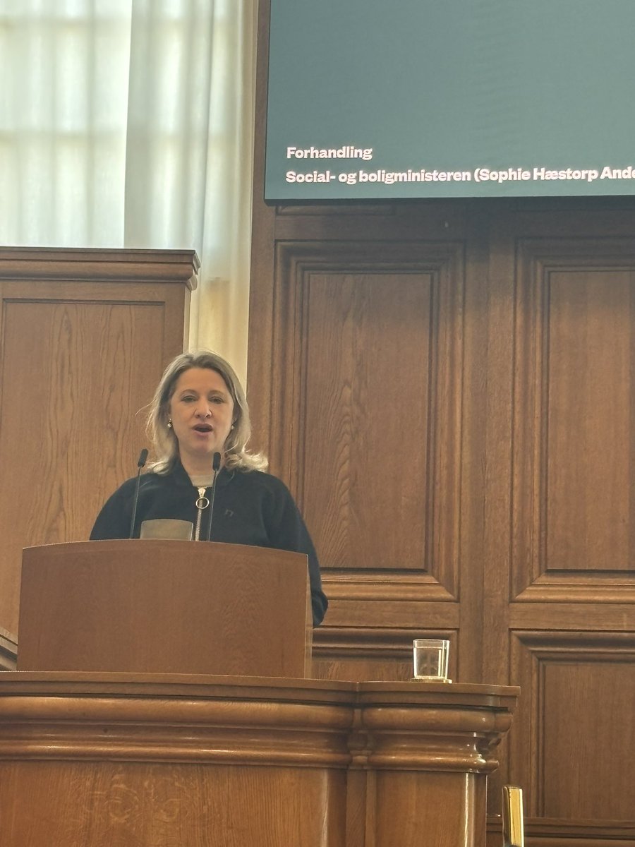 🤨🤨🤨
Boligminister Sophie Hæstorp har lige afvist ELs  forslag om at øge maksimumbeløbet for almene boliger. Noget hun ellers krævede da hun var overborgmester., men som blev afvist af daværende boligminister Pernille Rosenkrantz-Theil.
Nu kræver selvsamme Pernille Rosenkrantz