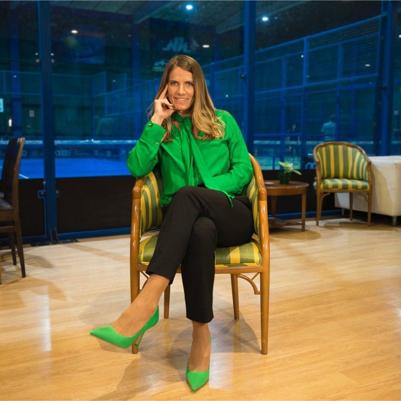 The sale of sports #equipment in padel clubs: The importance of training your employees to provide quality advice

🌍 To all #padel #clubs around the world:
One of the great challenges for padel clubs is offering their members not only a wide selection of products,