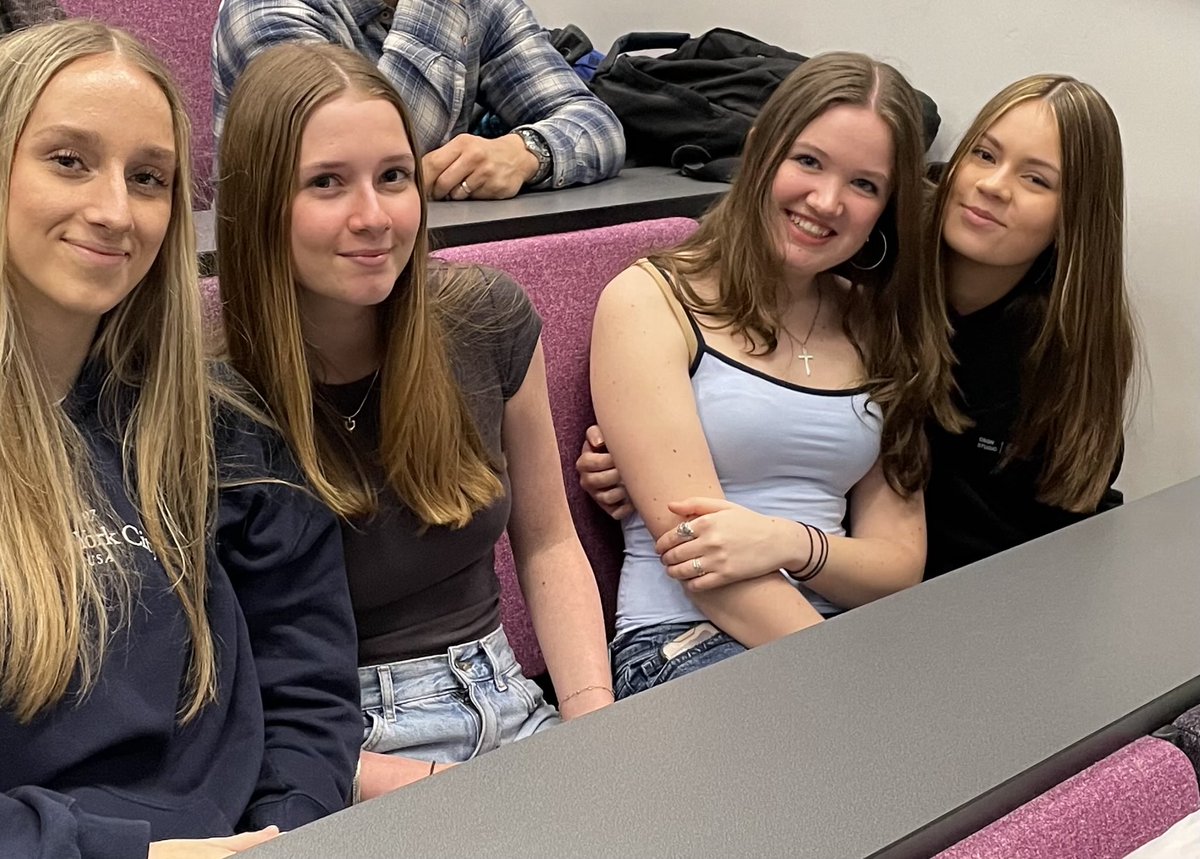 KSC Physics (@ksc_physics) on Twitter photo First day of the holidays takes L6 physicists to <a href="/UoMPhysOutreach/">University of Manchester Physics Outreach</a> for their annual Particle Physics Masterclass First day of the holidays takes L6 physicists to <a href="/UoMPhysOutreach/">University of Manchester Physics Outreach</a> for their annual Particle Physics Masterclass