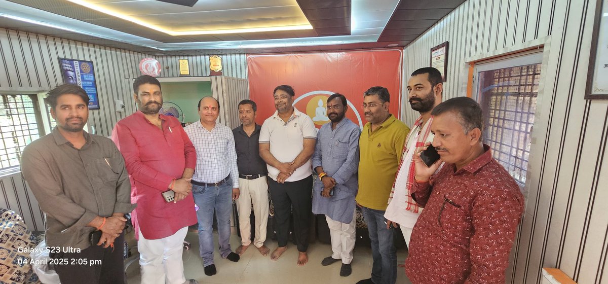 FulbadanKushwa5's tweet image. #द #कुशीनगर #समाचार के सफलतम 11 वर्ष पूर्ण होने के शुभ अवसर पर नवीन कार्यालय के उद्घाटन कार्यक्रम में सम्मिलित होकर श्री संदीप मिश्र जी व उनकी पूरी टीम को अपनी शुभकामनाएं प्रेषित किया।