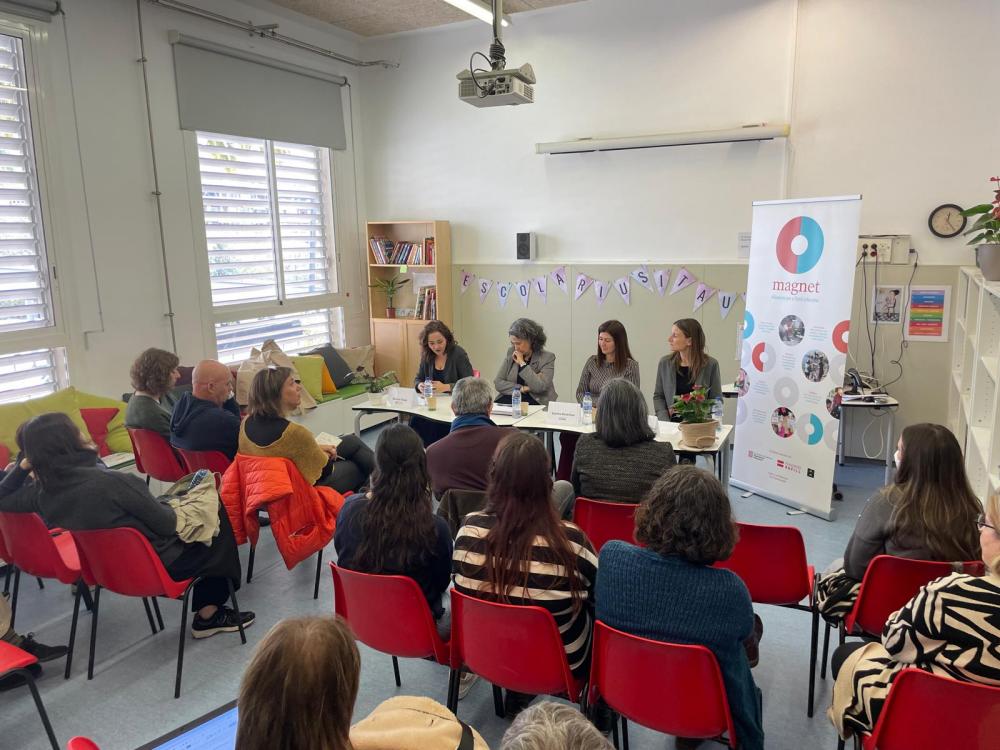 L’Escola Rius i Taulet aposta per un model educatiu basat en l’arquitectura
<a href="/COACatalunya/">Col·legi d’Arquitectes de Catalunya</a> <a href="/SomRiusEscola/">SomRiusEscola</a> <a href="/aliancesmagnet/">Aliances Magnet</a> <a href="/FundacioBofill/">Fundació Bofill</a> <a href="/consorciedubcn/">Consorci d'Educació</a> 

educa.barcelona/2025/04/04/les…

✍️ <a href="/YerayGonzalezGa/">Yeray García</a>
👉Al blog Educa.Barcelona