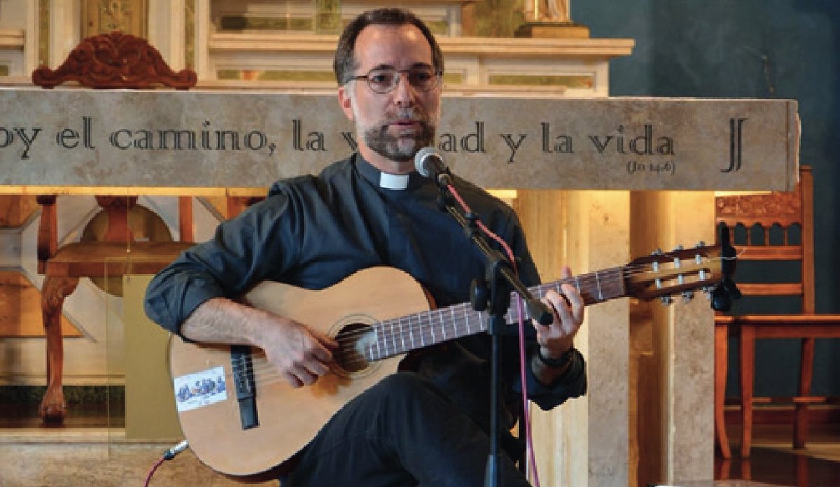 VidaReligiosa1's tweet photo. . @cfonessj será el animador del concierto-oración de la #54SemanaVC @ITVR_ERA: «Tenemos que animarnos al amor a las personas concretas, a recorrer el camino con menos temor, a no privarnos de compartir lo que esto significa para nuestras vidas». https://t.co/tjM4K3Anqo