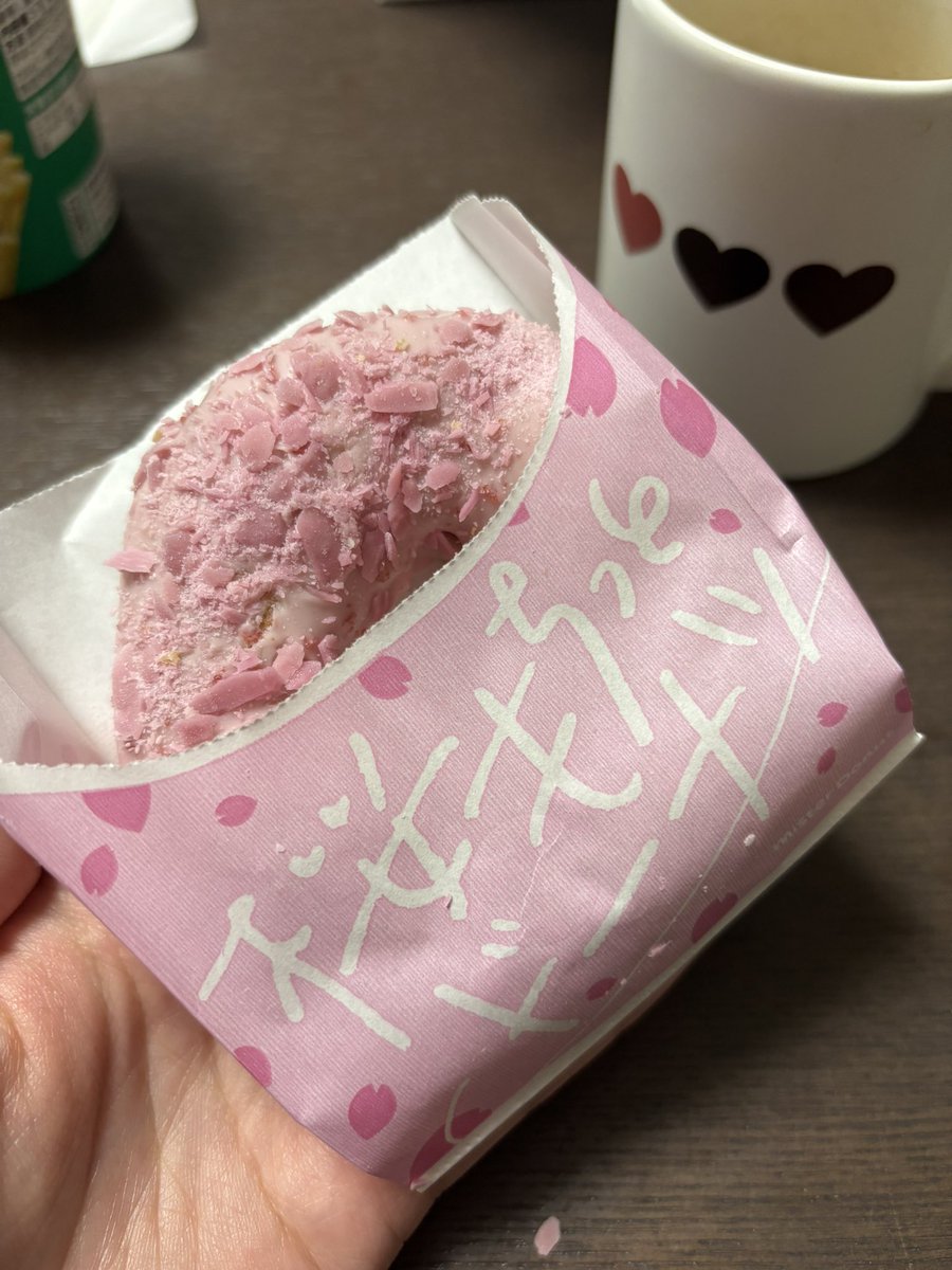 roronodaze222's tweet photo. 久しぶりのミスド！！
とっても甘くて美味しいです

コーヒーも最高
#いいねした人全員フォロー #共感 
#ふぉろば https://t.co/ZvXrfmJMFp