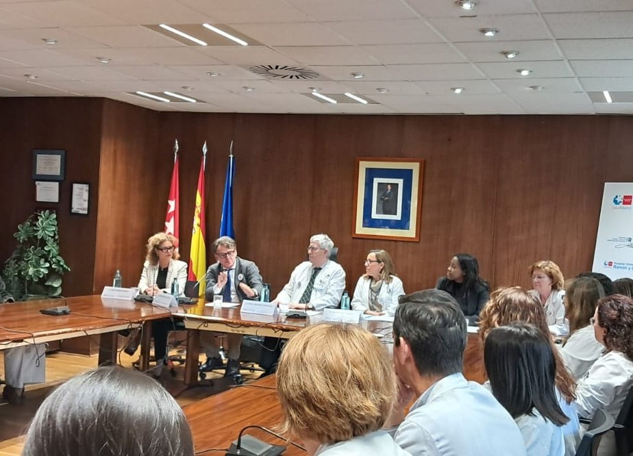 Reumatología Ramón y Cajal (@reumatologiaryc) on Twitter photo El Dr Ricardo Blanco <a href="/ricardo_rblanco/">ricardo blanco alonso</a>, habla del papel central de nuestra especialidad en el manejo del lupus eritematoso sistémico, y de los esfuerzos y contribuciones a nivel de la <a href="/SEReumatologia/">Soc.Esp.Reumatología</a> <a href="/RELES_SER/">RELESSER</a> en esta patología.
<a href="/Felupus/">Federación Española Lupus | #LUPUSESPAÑA</a> <a href="/AstraZenecaES/">AstraZeneca España</a> El Dr Ricardo Blanco <a href="/ricardo_rblanco/">ricardo blanco alonso</a>, habla del papel central de nuestra especialidad en el manejo del lupus eritematoso sistémico, y de los esfuerzos y contribuciones a nivel de la <a href="/SEReumatologia/">Soc.Esp.Reumatología</a> <a href="/RELES_SER/">RELESSER</a> en esta patología.
<a href="/Felupus/">Federación Española Lupus | #LUPUSESPAÑA</a> <a href="/AstraZenecaES/">AstraZeneca España</a>
