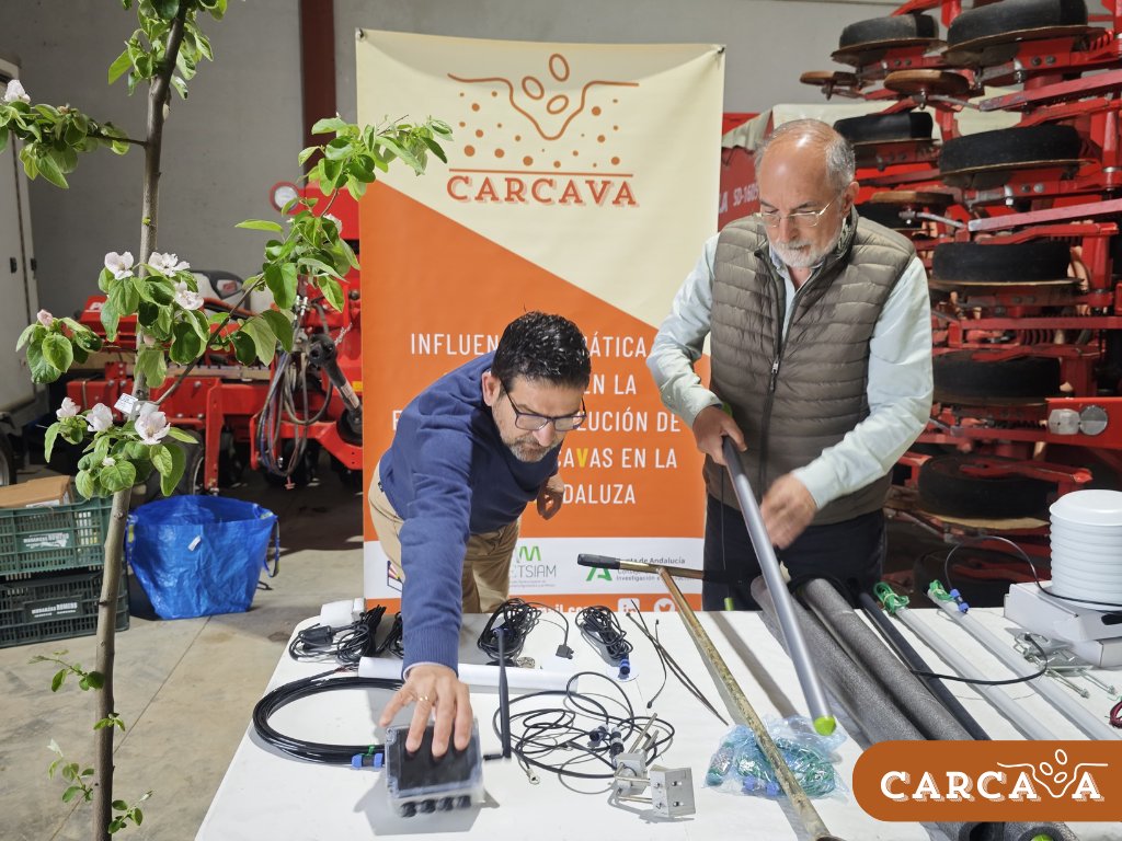 CarcavaProyecto's tweet photo. 📌 Hoy hemos estado en la #FincaExperimental de Rabanales junto a los alumnos del @DigitalAgriUCO de la @Univcordoba, participando en una sesión práctica en el marco del proyecto @CarcavaProyecto. (+) https://t.co/Ah1dLKlbPs