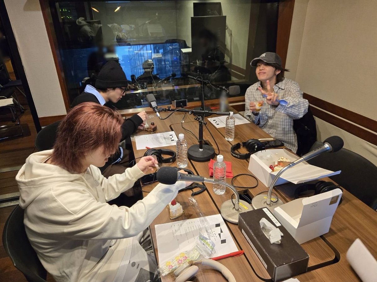 From_INI's tweet photo. 📢深夜1時から #フロイニ
1時台 #西洸人 #木村柾哉 #田島将吾
2時台 #髙塚大夢 #松田迅 #尾崎匠海

メッセージテーマは…
「春のご陽気自慢」🌸🍡

4月4日は…
髙塚くん❣️ハッピーバースデー🎂🎉
26歳おめでとう🤩

📻#radiko はこちら👇#INI #MINI
https://t.co/WRiiDoqKHS https://t.co/Ye07yfmxso