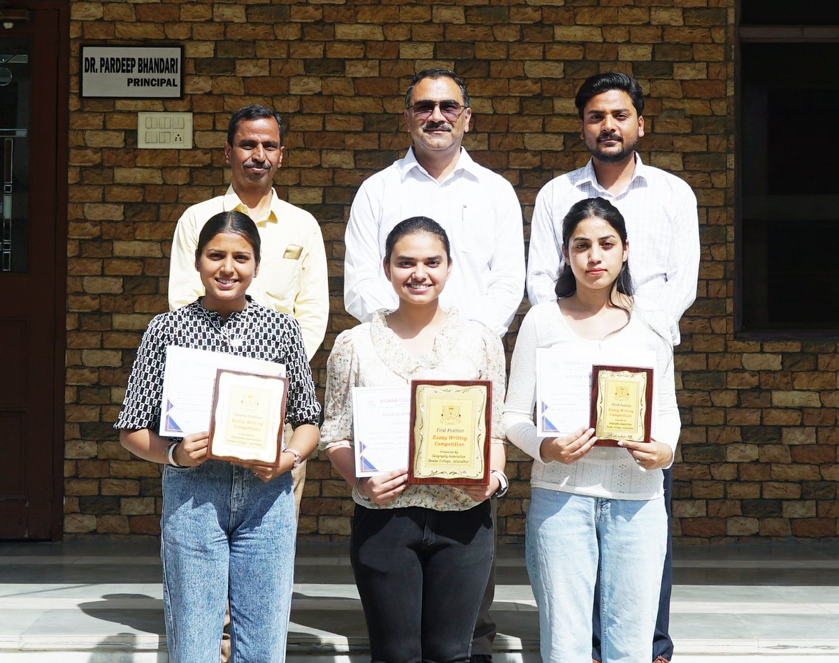 dcj_official's tweet photo. #GeographyAssociation of #DoabaCollegeJalandhar organized an #EssayWritingCompetition on 25th of March, 2025 in the Department of Geography under the able guidance of Principal Dr. Pardeep Bhandari.
#Geography #PlasticWastePollution #GlobalWarming #PrincipalPardeepBhandari https://t.co/m0xV6DzVAH