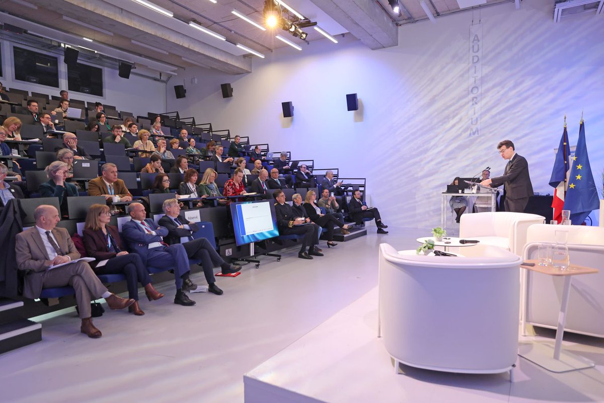 Lors de sa venue dans le Valenciennois ce jeudi 03/04, Philippe Baptiste, ministre chargé de l’Enseignement supérieur et de la Recherche, a assisté au séminaire annuel du réseau des collectivités territoriales pour l’Enseignement supérieur, la Recherche et l’Industrie.

Il a