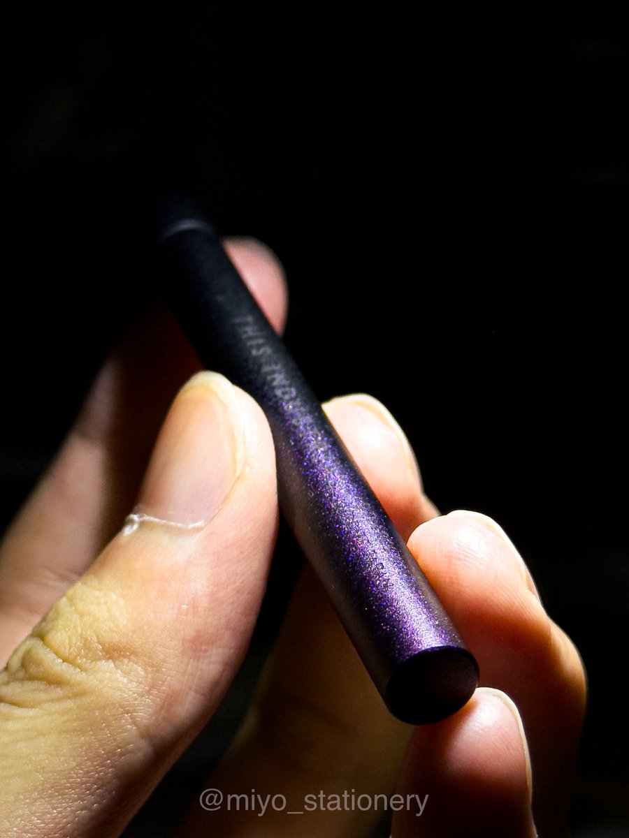 <a href="/luddite_japan/">LUDDITE/ラダイト</a> から発売したばかりの、テックドロー2イエローナイフを購入しました！偏光塗料がめちゃくちゃかっこいいです🖋️
是非チェックしてみてください