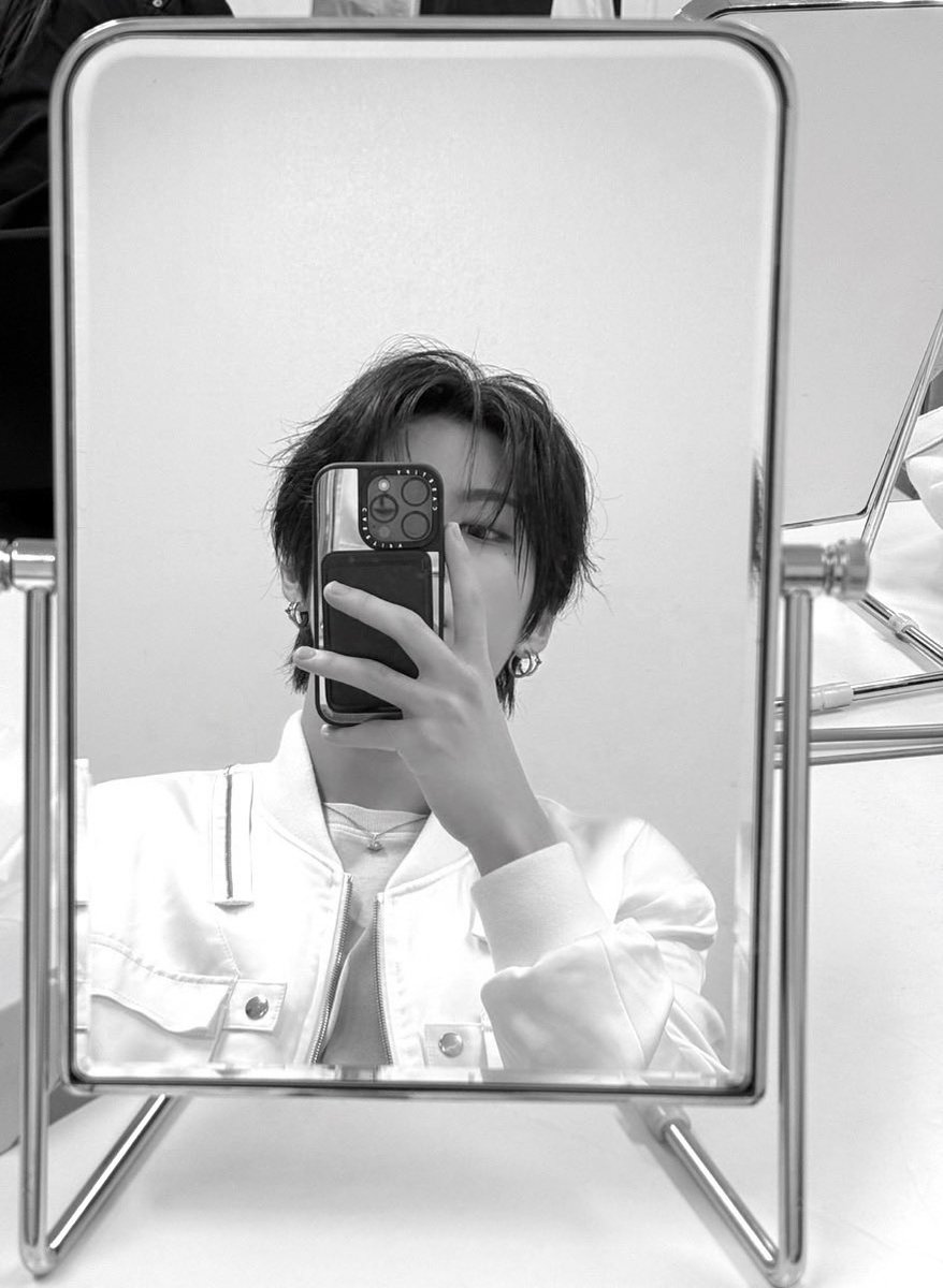 1일 1진혁 🤍🩶🖤