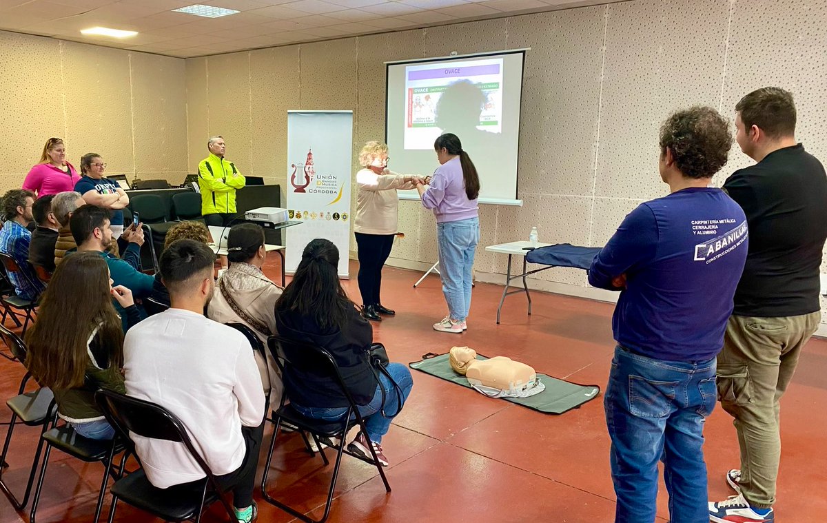 El pasado lunes, 👩🏻‍⚕️ Mª Rocío Valverde, enfermera de nuestro grupo, realizó un curso de RCP🫀y primeros auxilios 🆘 para músicos, auxiliares y servidores de bandas de <a href="/uniondecordoba/">Unión Bandas de Música Procesional de Córdoba</a> 🎺🥁
La formación puede salvar vidas en Semana Santa ✝️ Gracias! #RCP #SemanaSanta2025 #Enfermeria