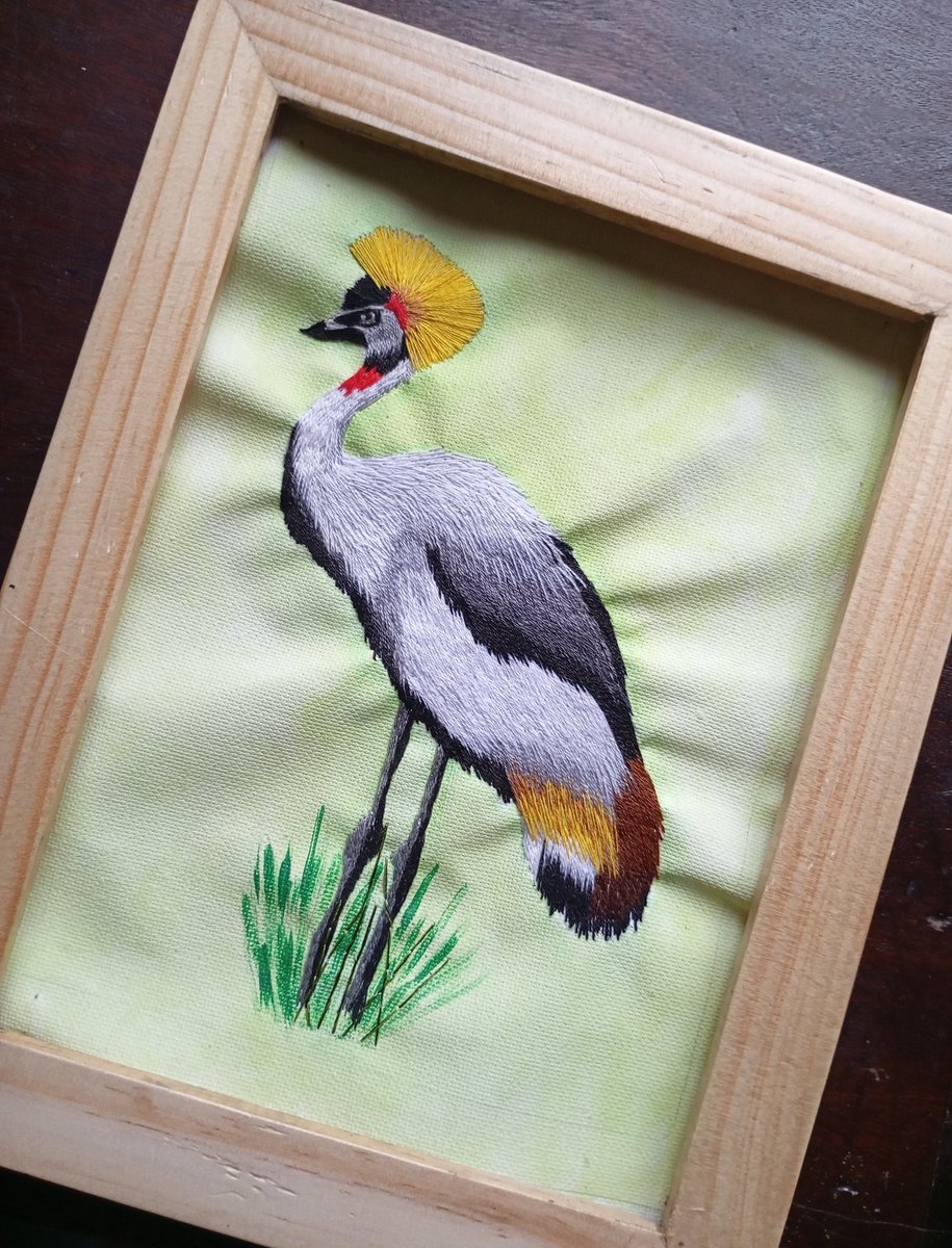 karegiann's tweet image. Can comfortably showoff the grey crowned crane...my mistake was not using a hoop or frame to stretch out the fabric but other than that everything else is perfect especially the blending of the colors. #embroidery
#threadpainting