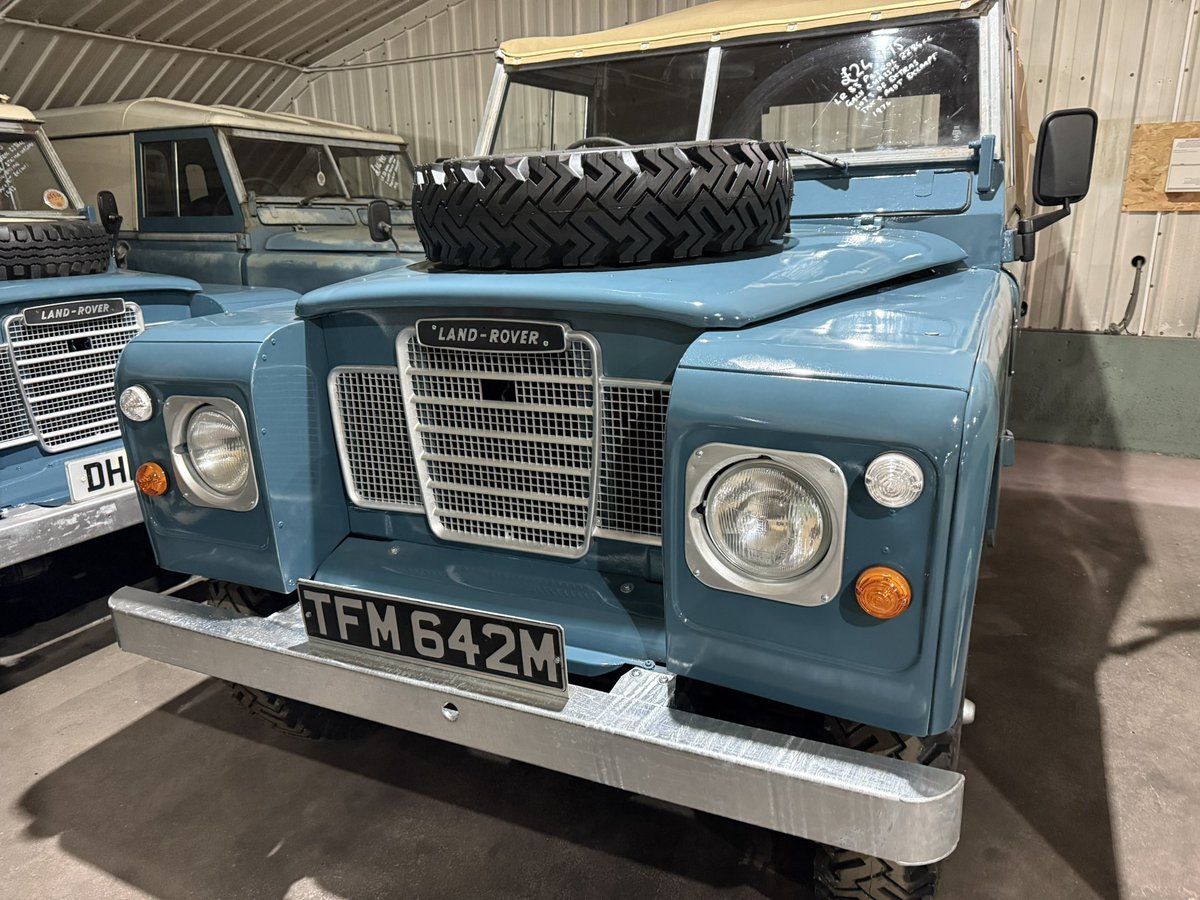 JohnBrown4x4's tweet image. Feeling blue? Why not treat yourself with a new vintage 4x4? #landrover #series3 #patina #classiclandrover #vintagelandrover